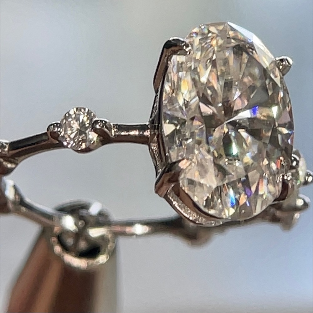 The Mila Ring - 4.5ct Oval Moissanite Ring - Picture 1 of 16